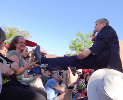 Daniel Handler (AKA: Lemony Snicket) included the audience in his act.